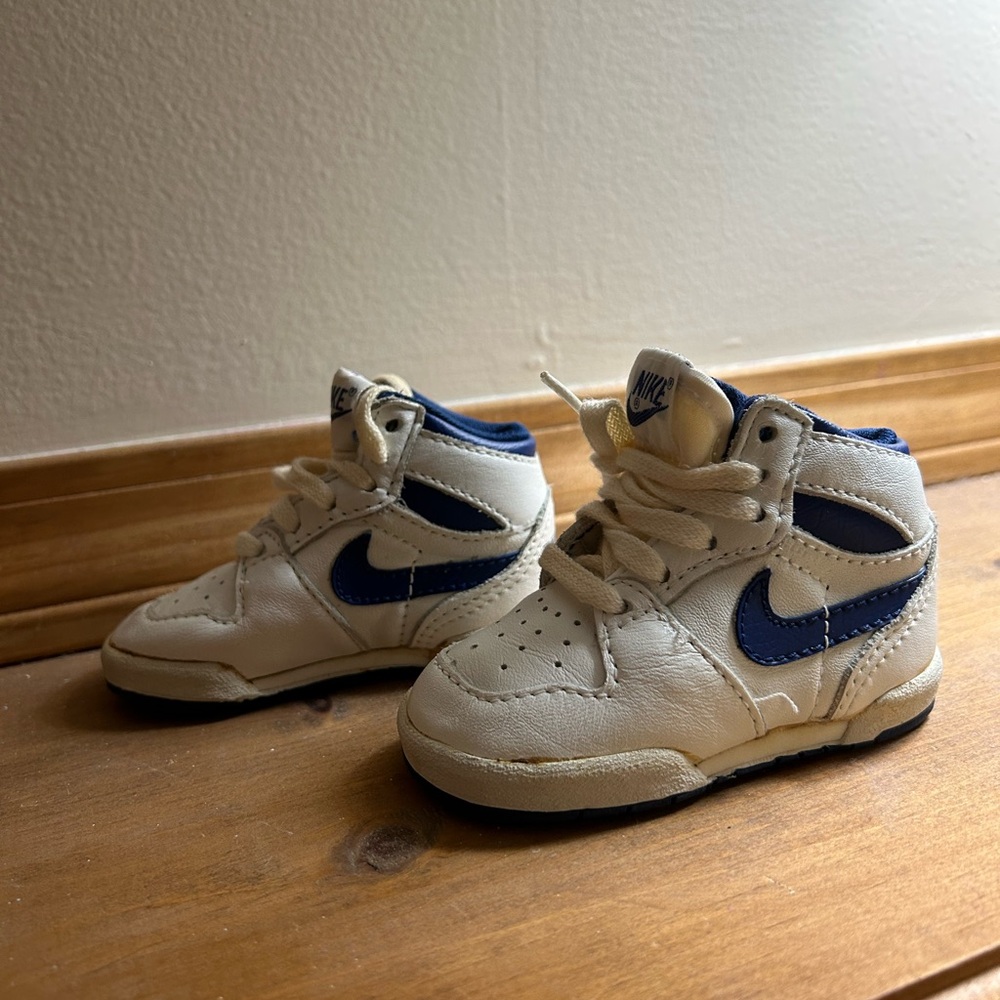 Infant Nike shoes size 2 1/2
